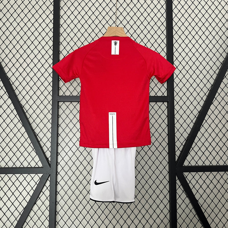 KIT INFANTIL RETRÔ MANCHESTER UNITED HOME 08/09